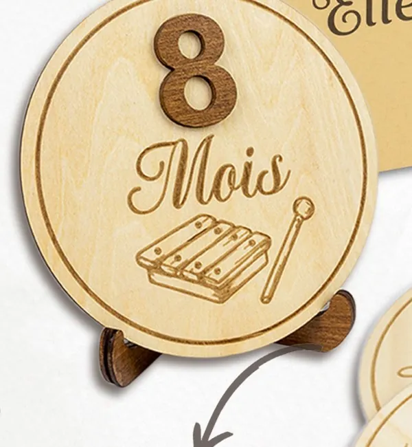 Le support en bois teinté